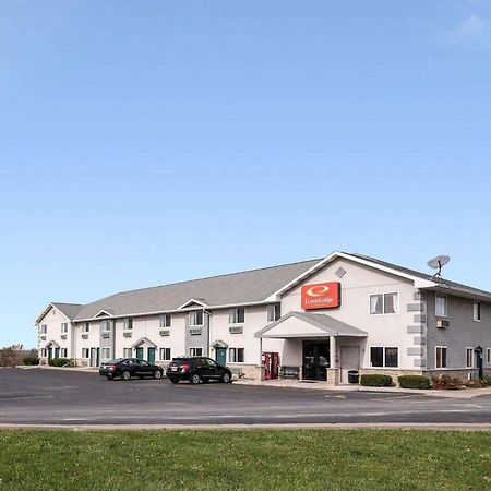 Econo Lodge Inn & Suites Canandaigua Exteriör bild