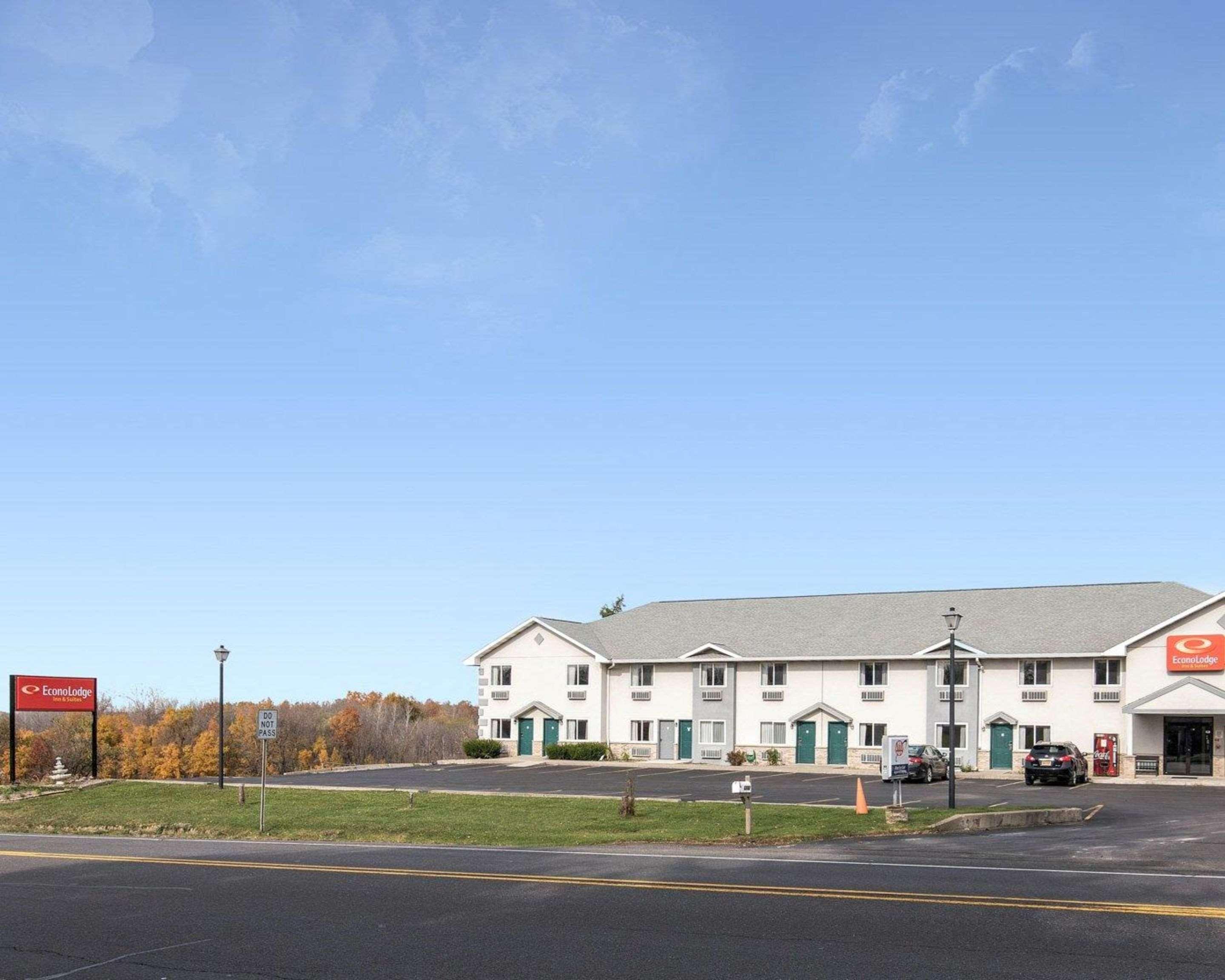 Econo Lodge Inn & Suites Canandaigua Exteriör bild
