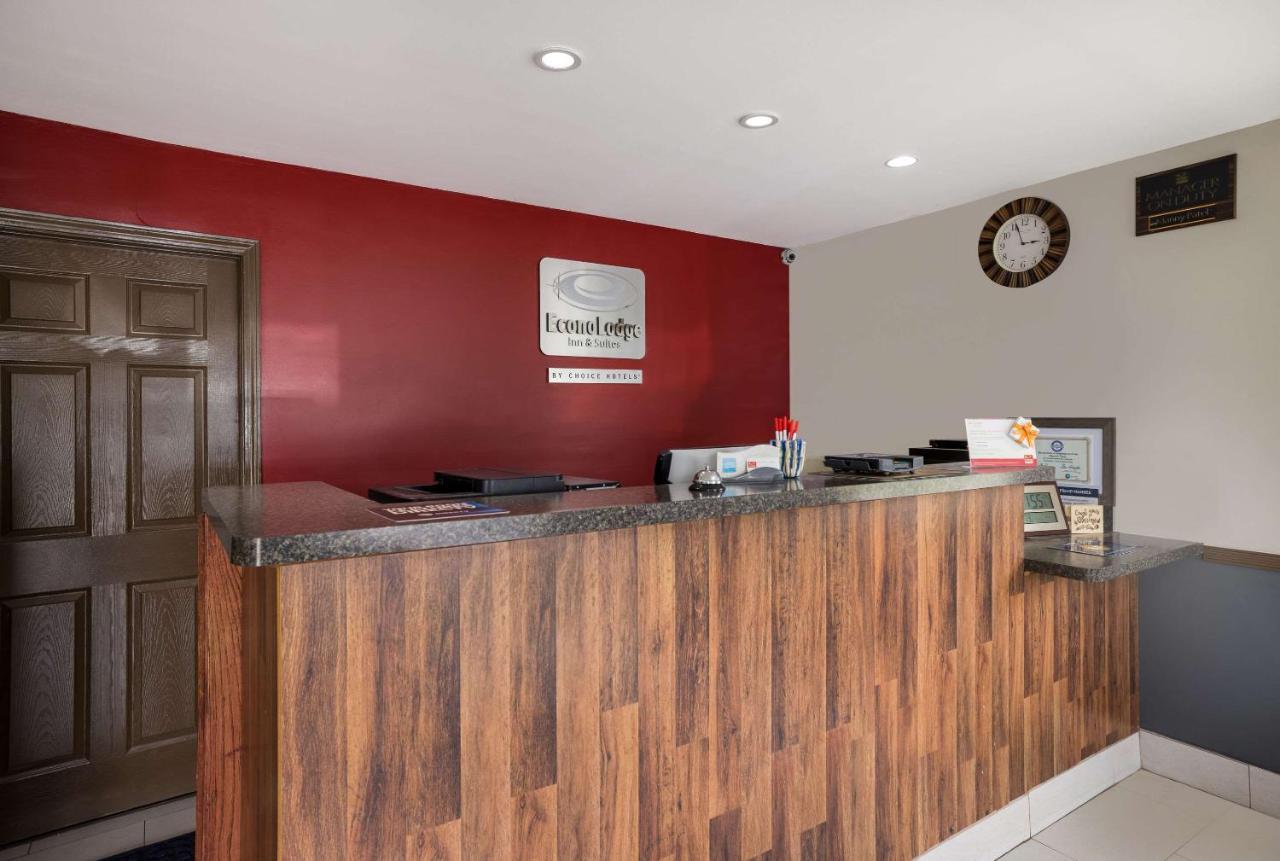 Econo Lodge Inn & Suites Canandaigua Exteriör bild