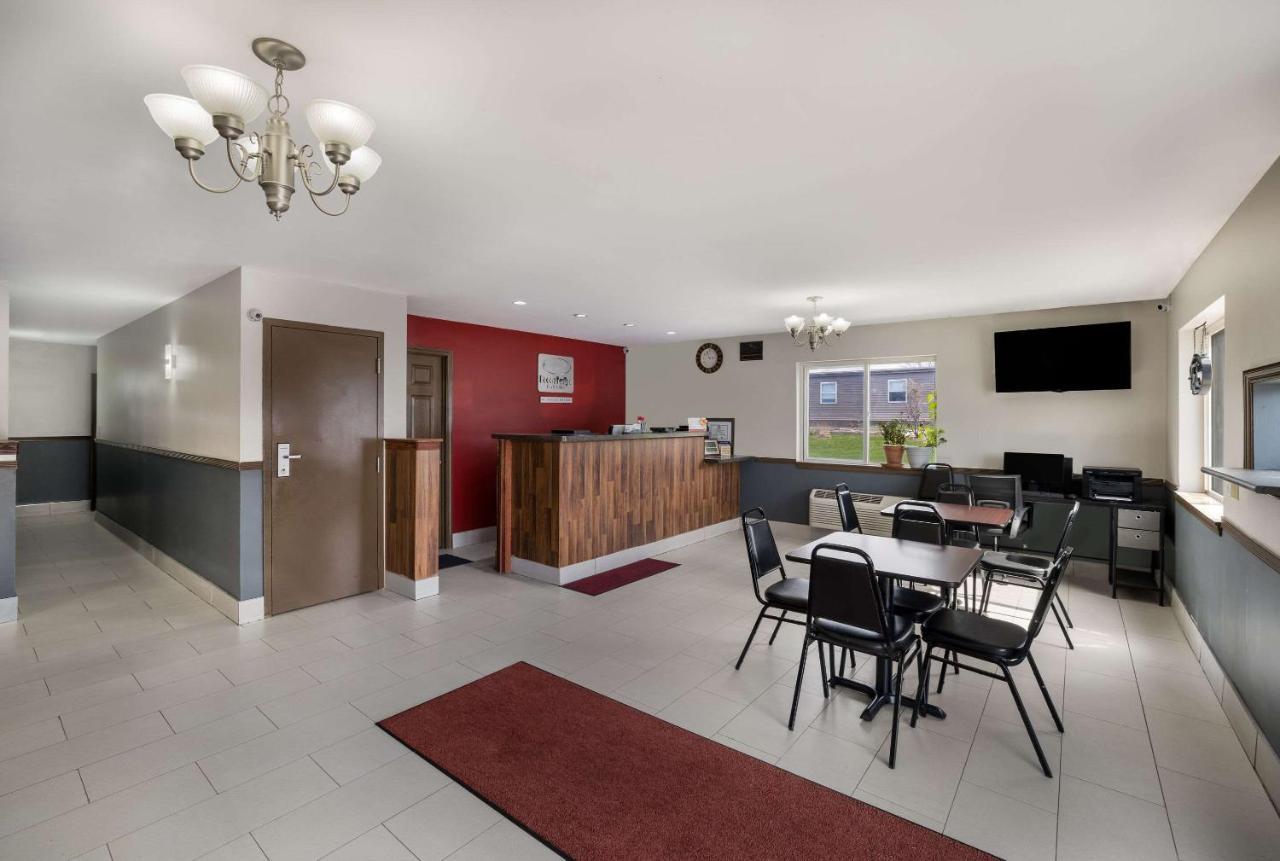 Econo Lodge Inn & Suites Canandaigua Exteriör bild