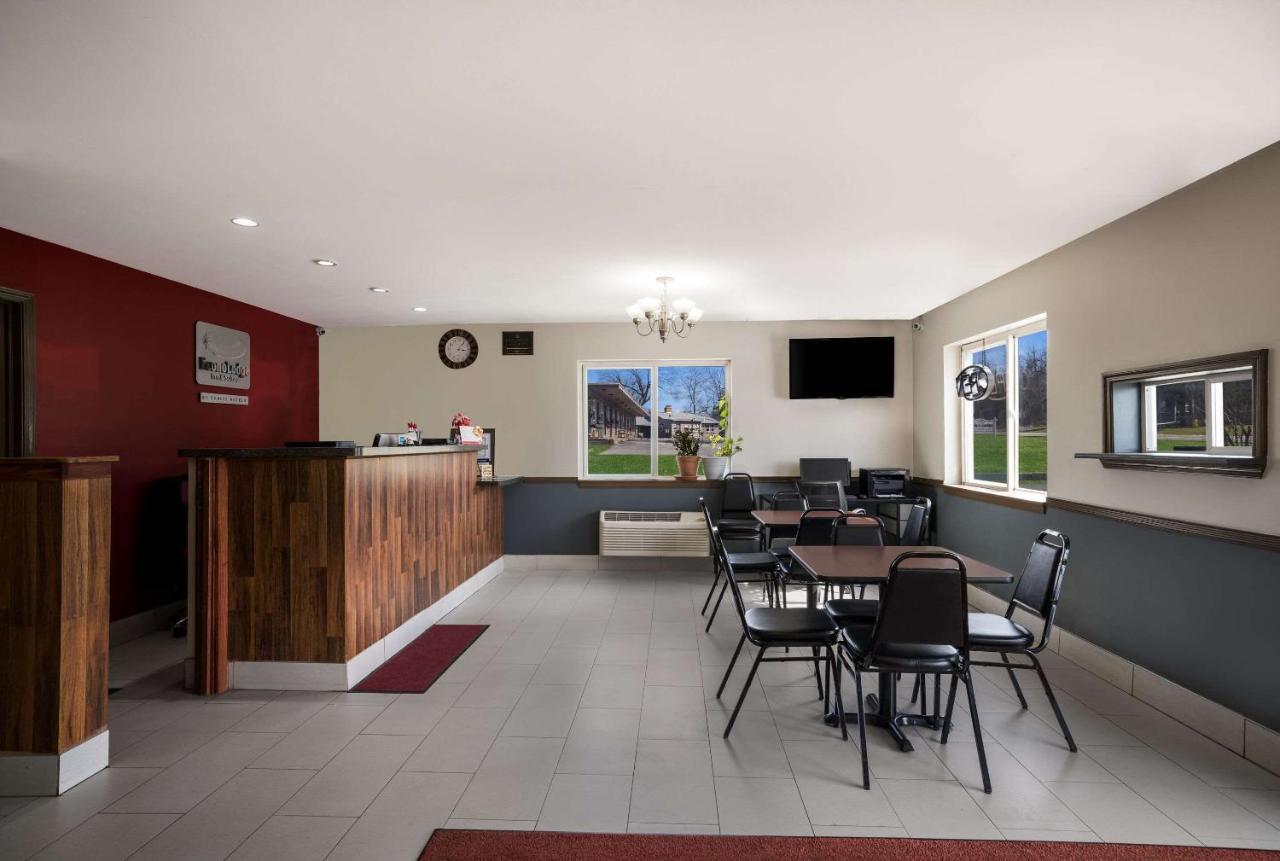 Econo Lodge Inn & Suites Canandaigua Exteriör bild