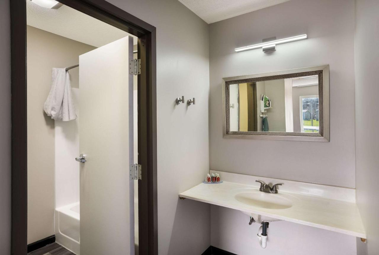 Econo Lodge Inn & Suites Canandaigua Exteriör bild