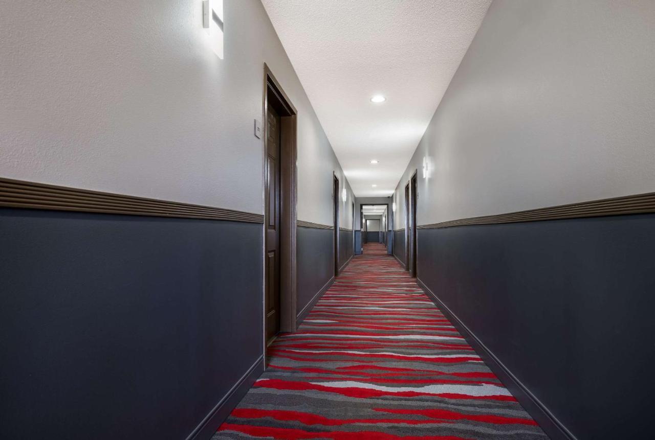 Econo Lodge Inn & Suites Canandaigua Exteriör bild