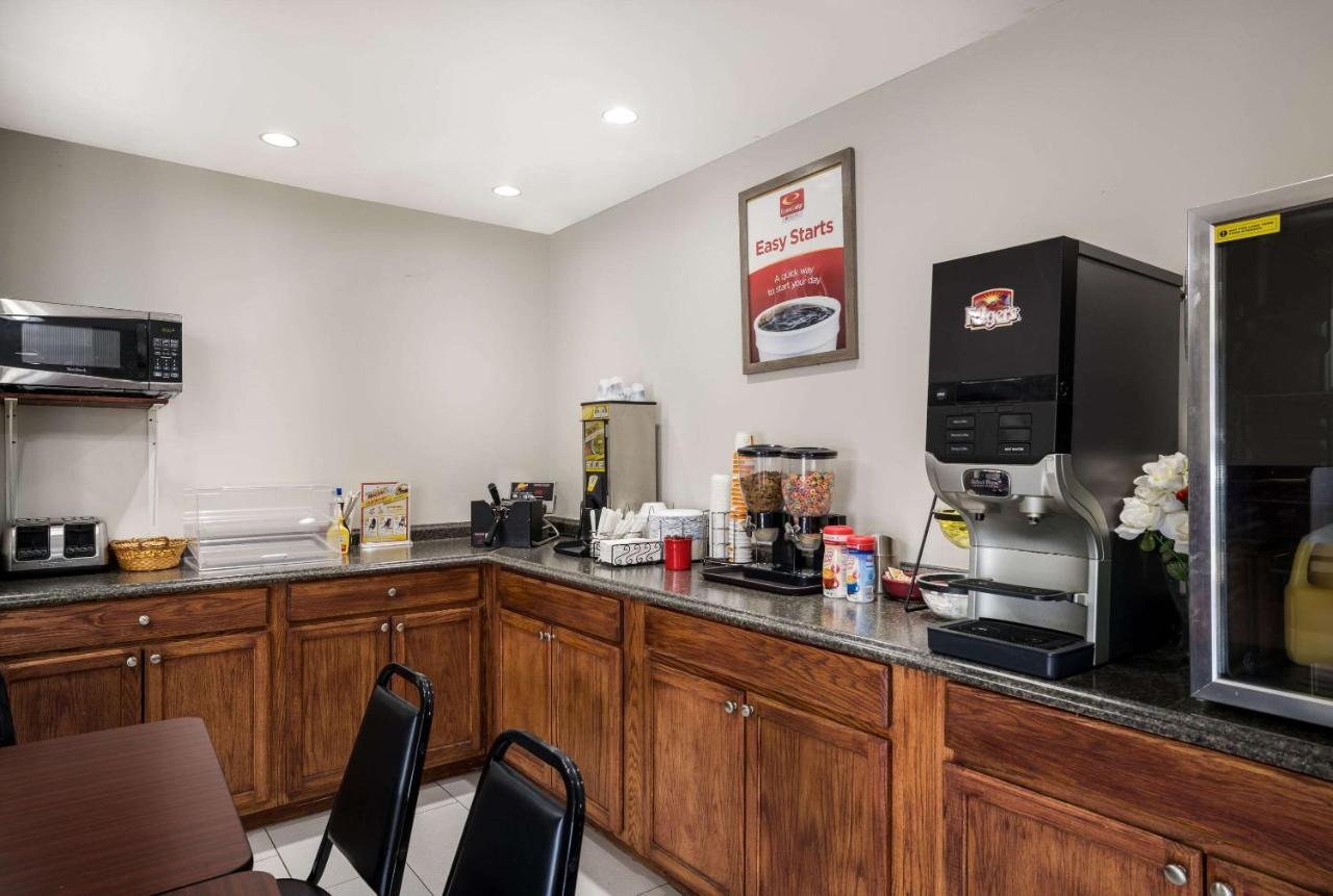 Econo Lodge Inn & Suites Canandaigua Exteriör bild