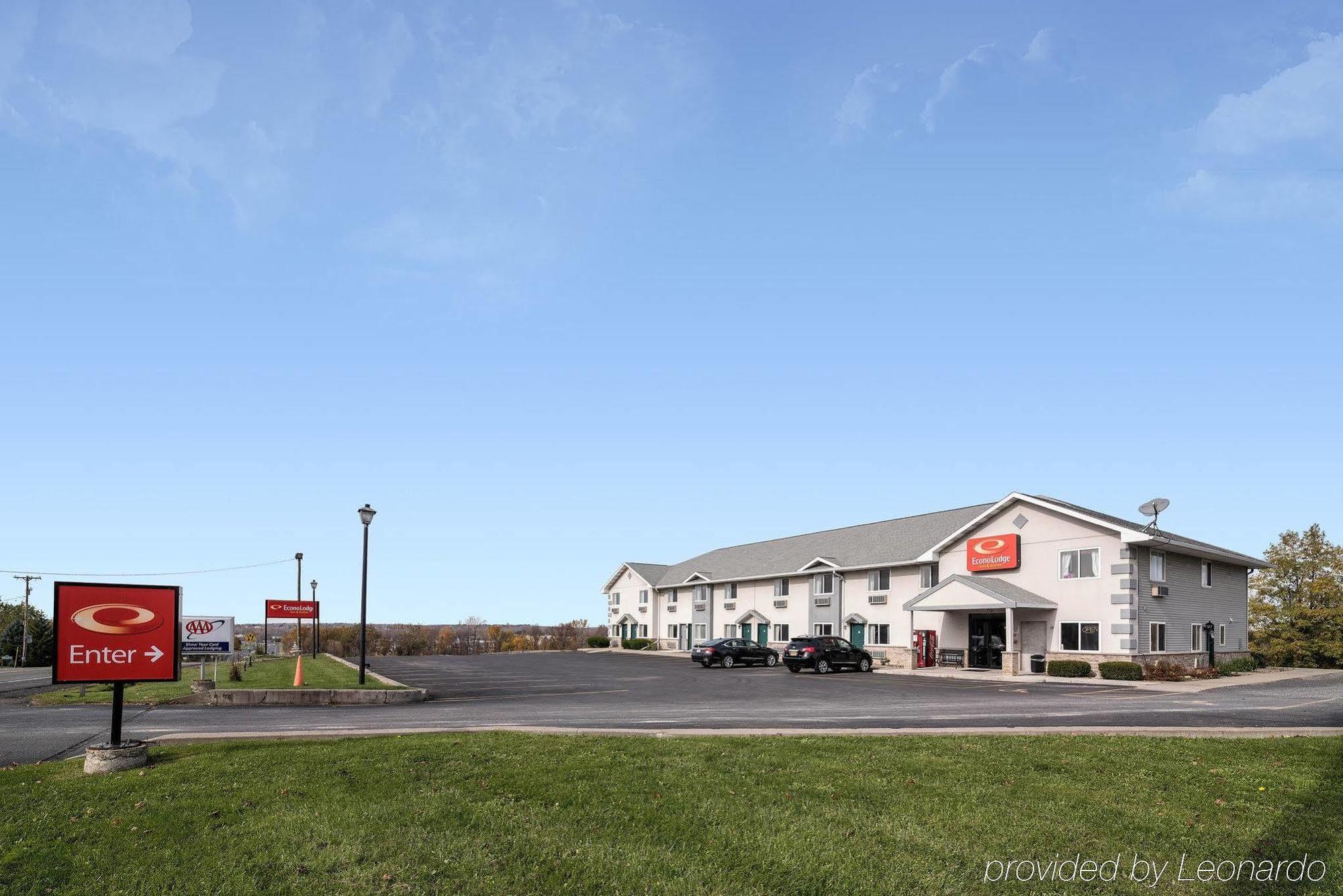 Econo Lodge Inn & Suites Canandaigua Exteriör bild