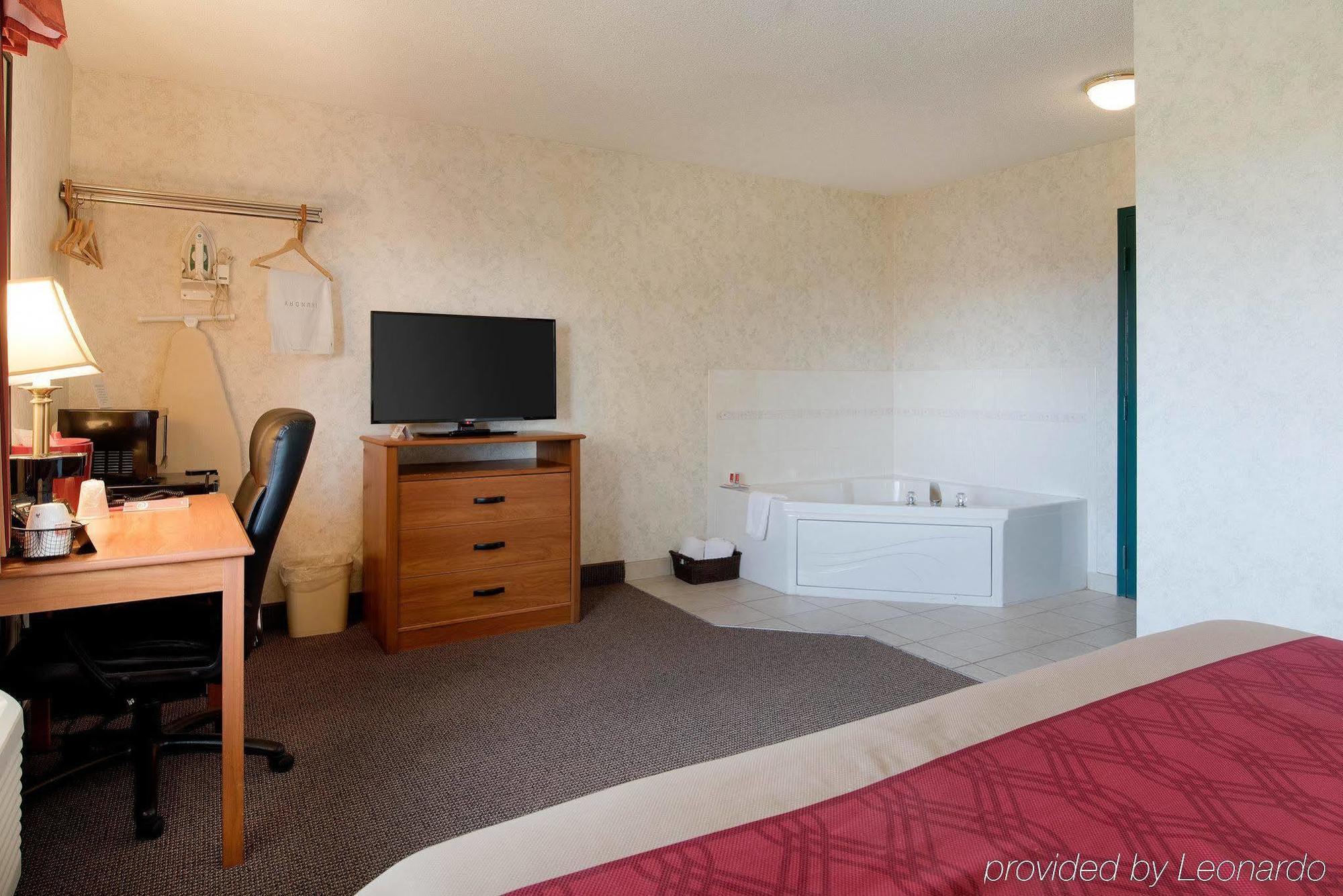 Econo Lodge Inn & Suites Canandaigua Exteriör bild