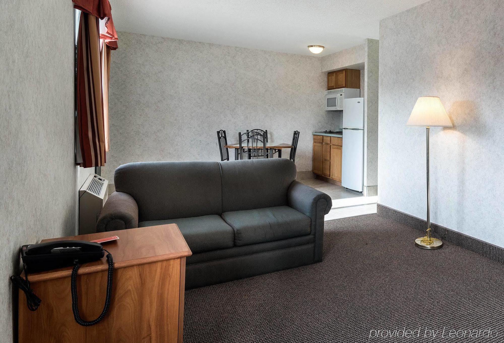 Econo Lodge Inn & Suites Canandaigua Exteriör bild